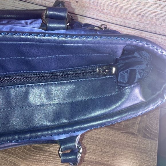 SOL & SELENE Large Quilted Navy Blue Crossbody Bag - Picture 14 of 14